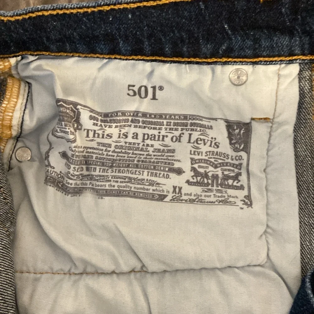 Levi's Women's 501 Original Shorts, Salsa Shaker (Waterless), sz 28 - Picture 4 of 6